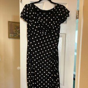 Ralph Lauren women polka dot dress size 8 with ruching and very flattering